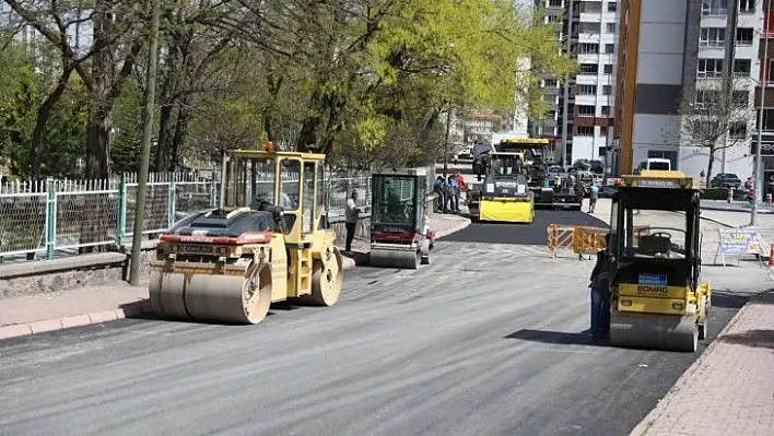 Melikgazi asfalt çalışmalarını aralıksız sürdürüyor