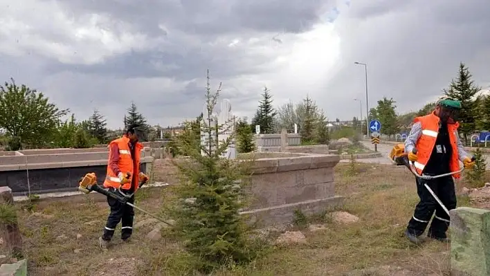 Melikgazi Belediye'de 28 mezarlıkta çevre düzenleme çalışması