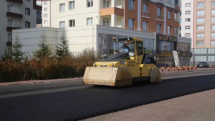 Melikgazi Belediyesi asfalt çalışmalarına hız kesmeden devam ediyor