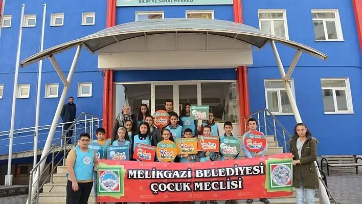 Melikgazi Belediyesi Çocuk Meclisi Çetin Şen Bilim ve Sanat Merkezi'ni ziyaret etti