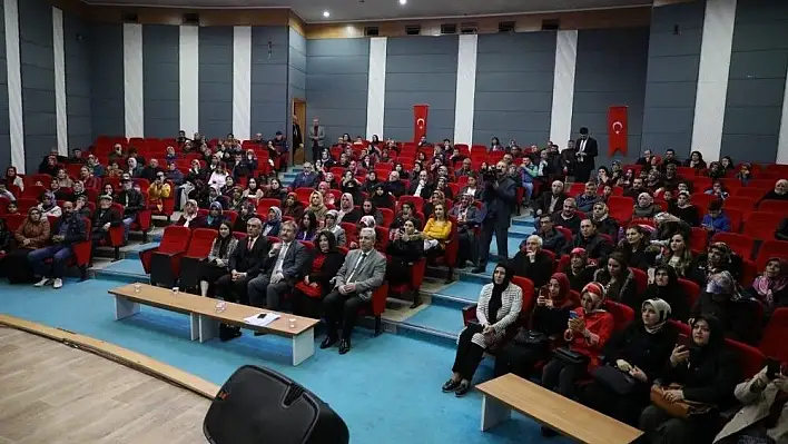 Melikgazi Belediyesi'nde Çölyakla Yaşam Semineri
