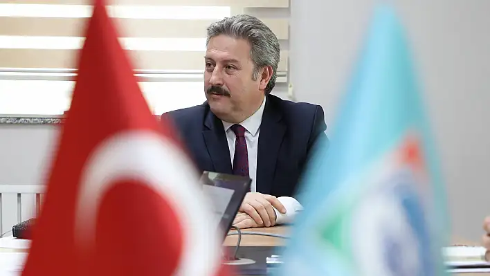 Melikgazi Belediyesi okulları onarıyor