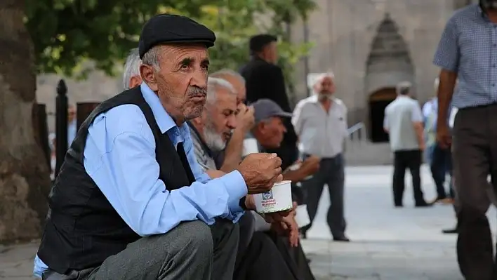 Melikgazi Belediyesinden 6 bin kişilik aşure ikramı