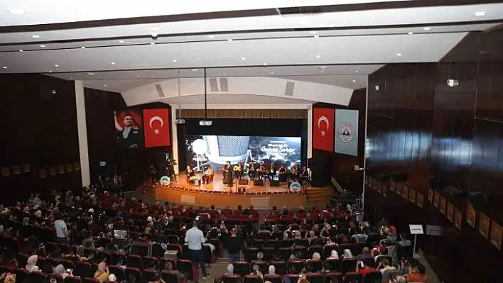 Bir Ömürlük Şarkılar' programına yoğun ilgi