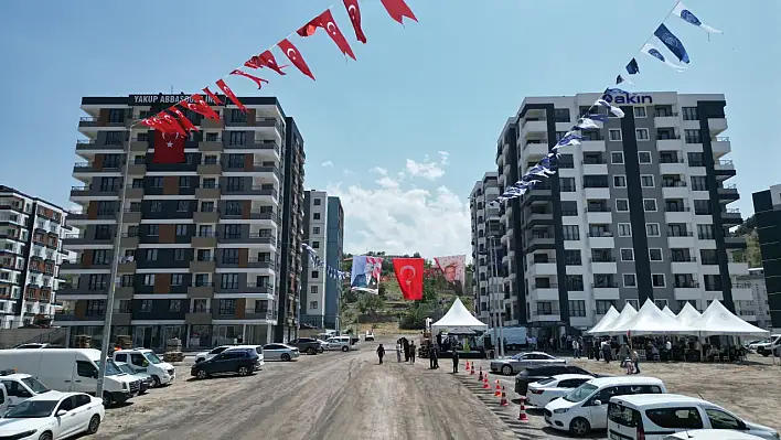 Melikgazi'de 120 aile yeni evine kavuştu
