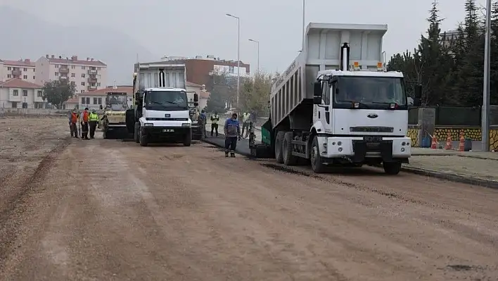 Melikgazi'de asfalt çalışmaları tam gaz devam ediyor