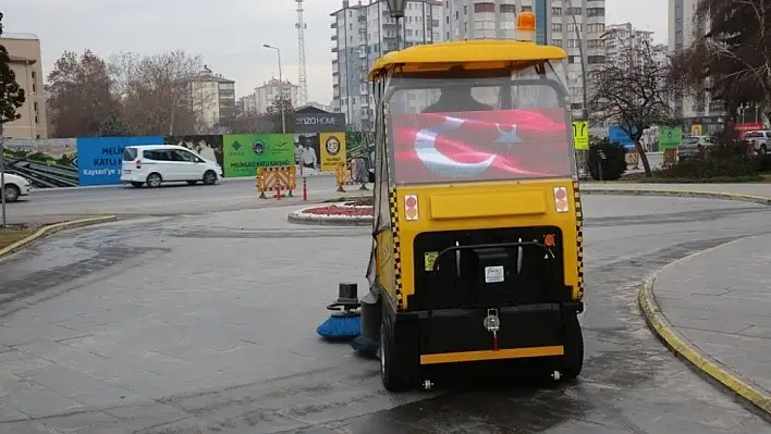 Melikgazi'de elektrikli süpürge taksi hizmete girdi