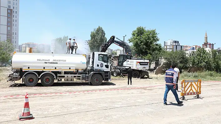 Melikgazi'de gecekondular yerini parka bırakıyor