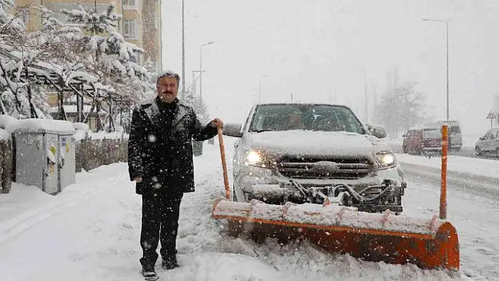 Melikgazi'de kar çalışmaları aralıksız devam ediyor