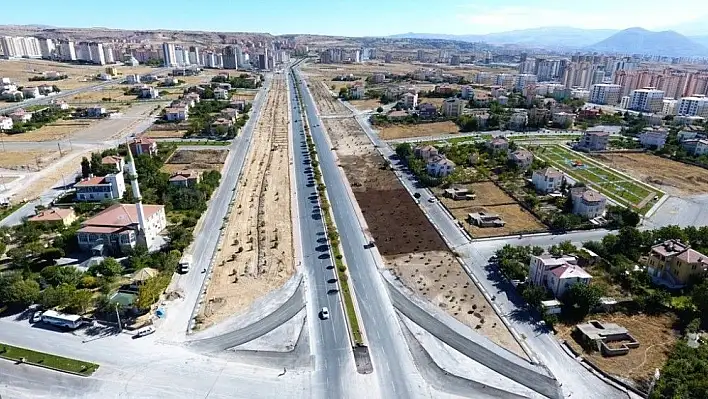 Melikgazi'de Sonbahar Ağaçlandırma ve Çimlendirme Çalışmaları
