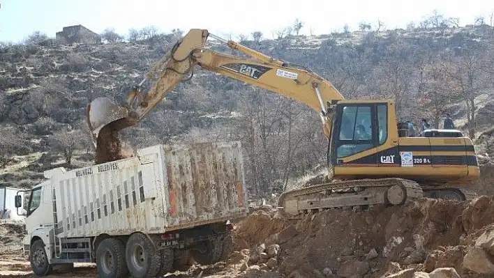 Melikgazi'de yol açma çalışmalarına hız kesmeden devam