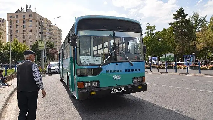 Melikgazi'den kurban satış alanlarına ücretsiz servis
