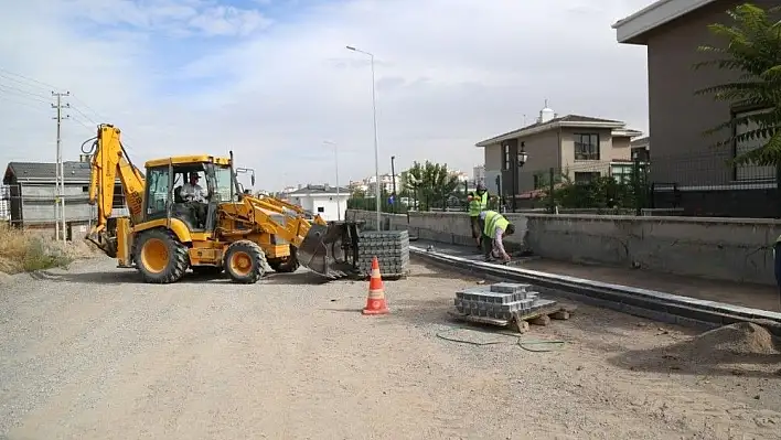 Melikgazi'den okullara katkı