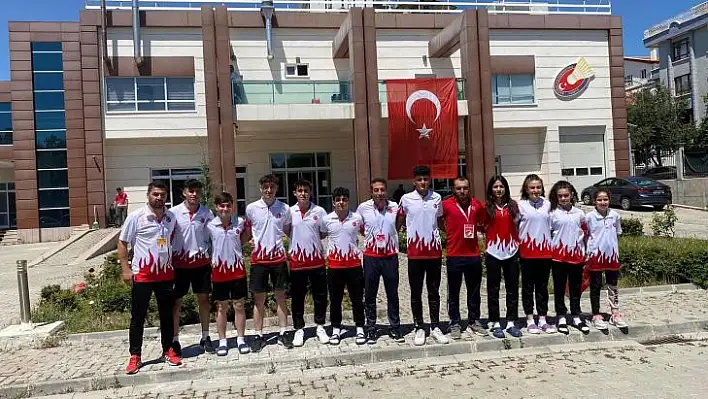 Melikgazi'nin 10 badminton sporcusu milli takına seçildi