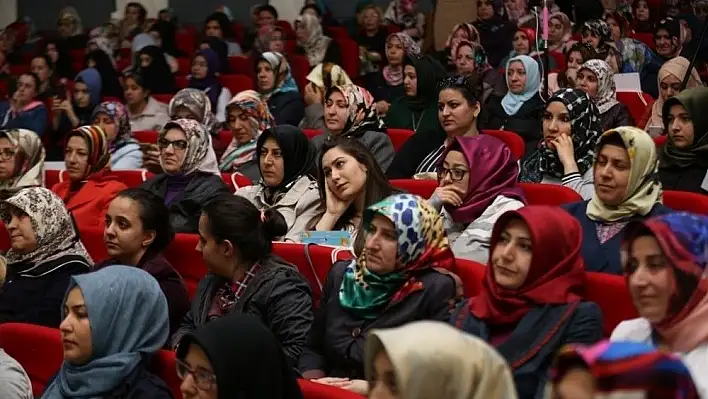 Melikgazi'nin Anne Biliyormusun seminerine büyük ilgi
