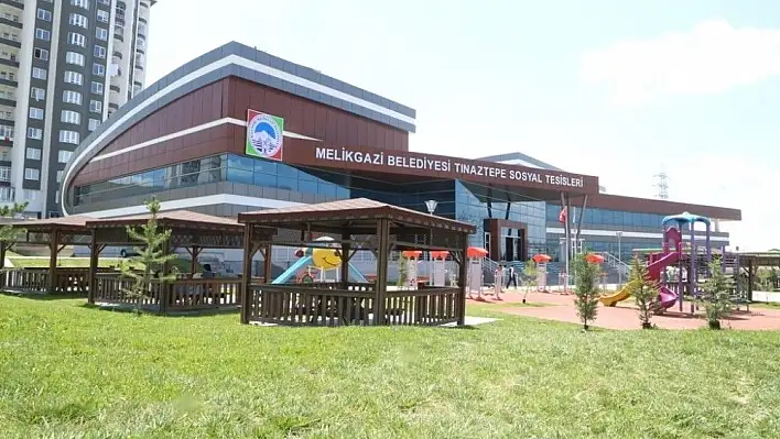 Melikgazi'nin yüzme havuzu 365 gün hizmet veriyor