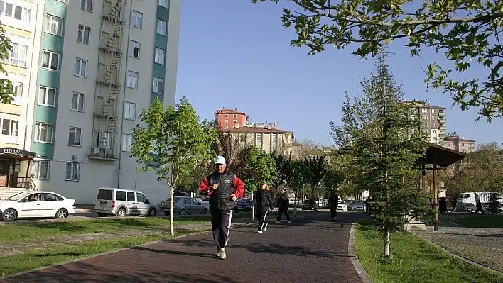 Melikgazi parkları onarımdan geçiyor
