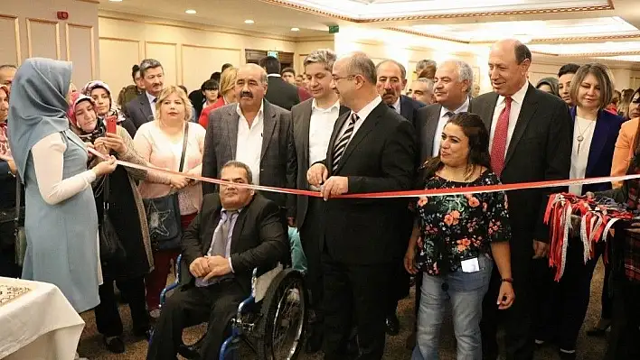 'Mesleki Eğitim Yoluyla Engelsiz Hayata' Projesi'nde El Emekleri Sergilendi