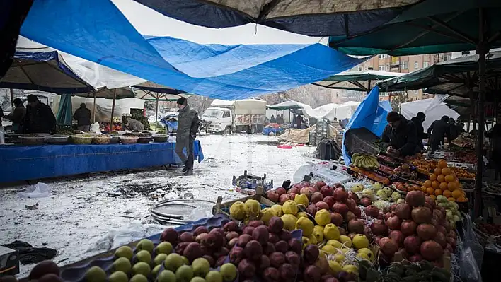 Mevsiminde sebze ve meyveler Kayseri semt pazarlarında (26 Temmuz Cuma)