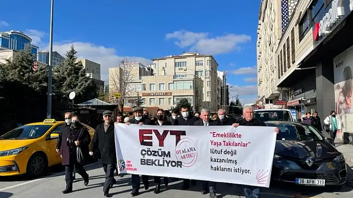 Meydan'da EYT eylemi: Rantçıya, faizciye çalışan iktidar EYT sorununu çözmüyor!