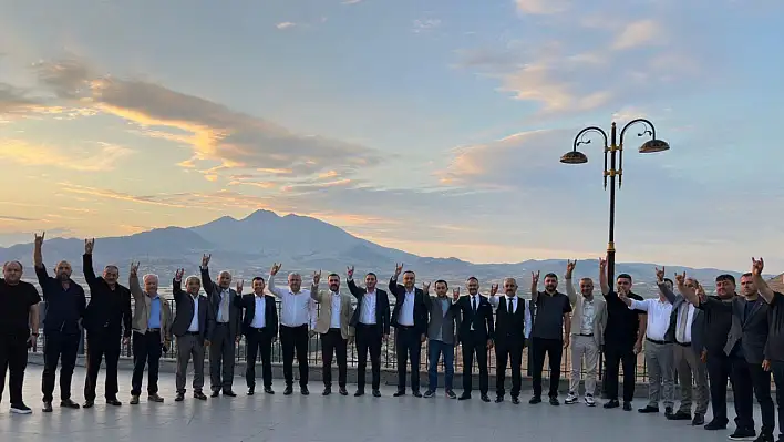 MHP'li isimlerden Develi pozu! İlçede ne mesaj verdiler?