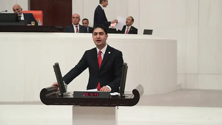 MHP'li Özdemir: Çiftçinin traktörü haciz edilmemeli