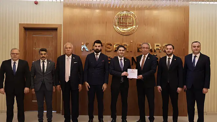 MHP'li Özdemir herkese o davetiyeyi verdi!