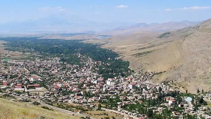 MHP'Lİ VEKİL O İLÇEDE PATLATILAN DİNAMİTLERİN PEŞİNE DÜŞTÜ! 