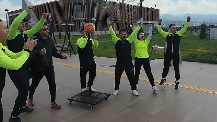 Millet Bahçesi'nde basket ve futbol şenliği