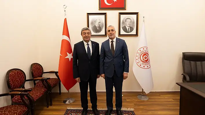 Milletvekili Ataş, bir süre önce Kayseri'ye gelen Bakan'ı bu kez nöbette yakaladı!