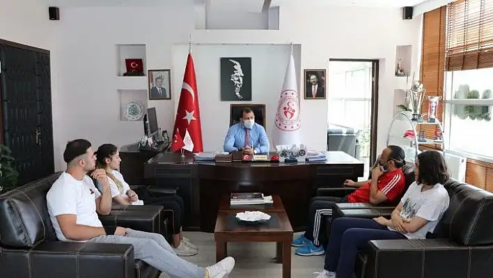 Milli hentbolcular ve İmam Hatip Mezunları'ndan Kabakcı'ya ziyaret