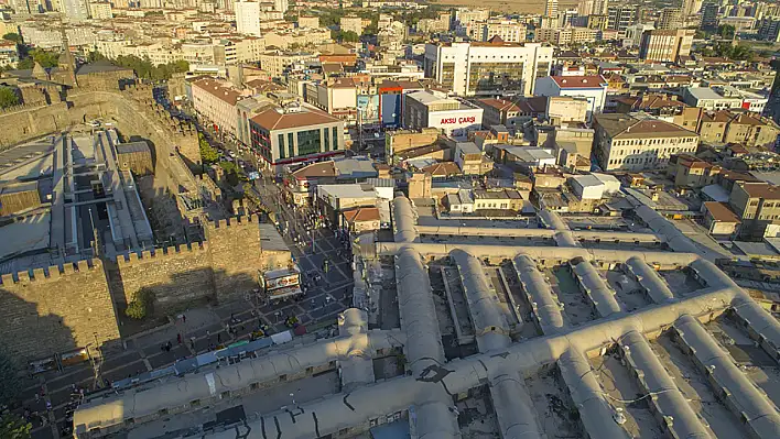 Milyonlarca kişinin ne diyeceğini merak ettiği isim Kayseri'ye geldi ve bakın kimlerle görüştü?