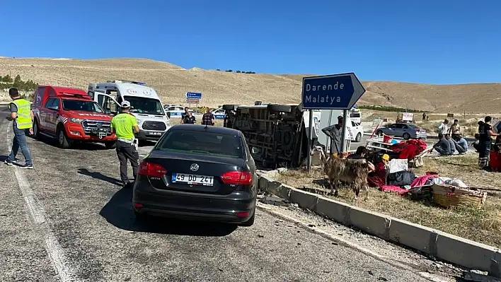 Minibüs ile otomobil çarpıştı: Çok sayıda yaralı var