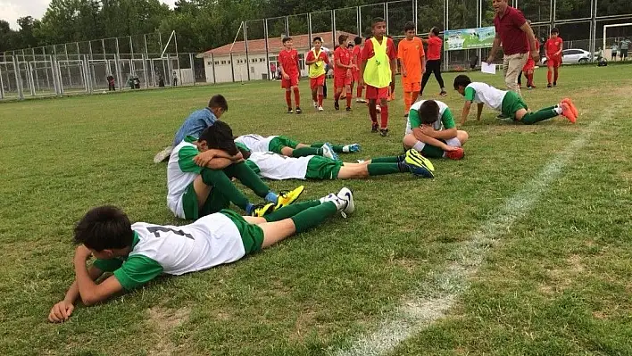 Minik futbolcular gözyaşlarını tutamadı!