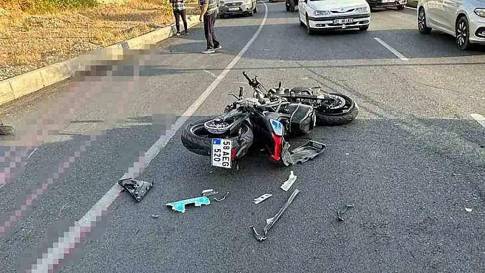 Motosiklet ile halk otobüsü çarpıştı: 1 ölü