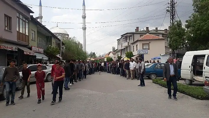 Motosiklet kazasında hayatını kaybeden genç defnedildi