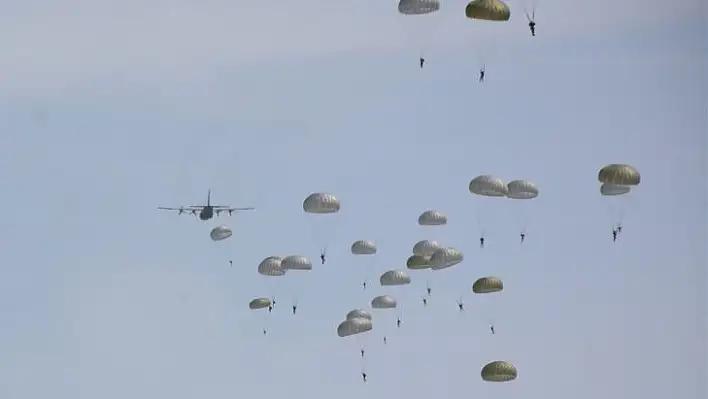 Komandolar Kayseri semalarında göründü!