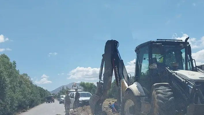 Muhtarın yol isyanı: Yapılan hizmeti bozmak mı yoksa hizmet yapmak mı?