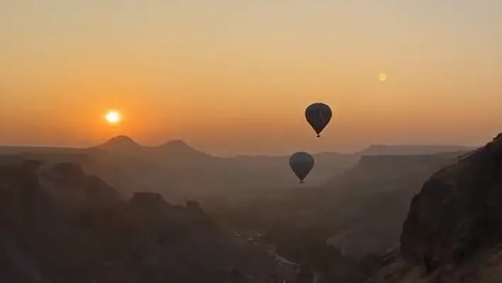 Muhteşem güzellik için balonlar bakın nasıl havalanıyor!