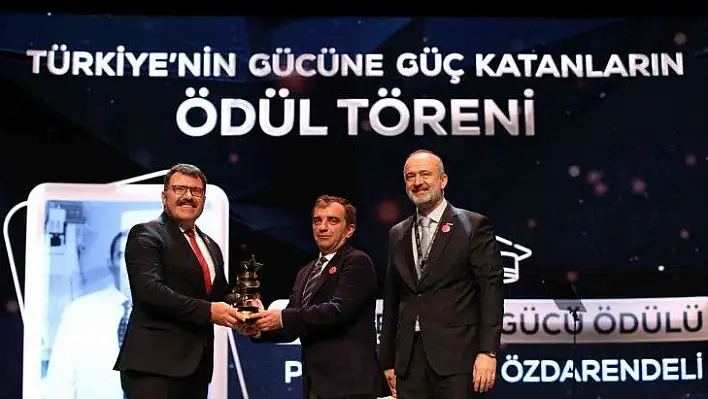 MÜSİAD'dan Prof. Dr. Özdarendeli'ye ödül