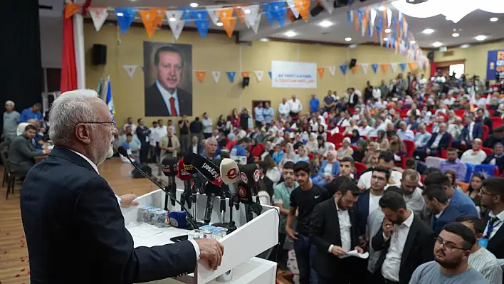 Mustafa Elitaş, 'Etiketlerin sabit durduğu süreci yaşayacağız'