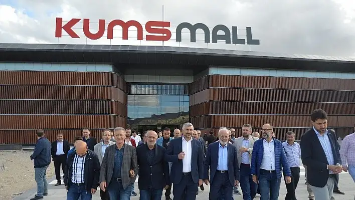 Mustafa Elitaş, KUMSMALL AVM'yi gezdi