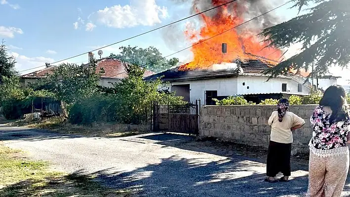 Kayseri'de korkutan yangın! Ev küle döndü