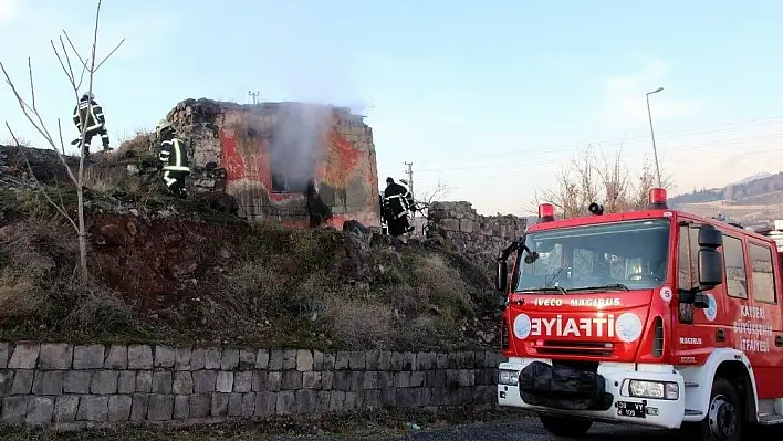 Müstakil evde çıkan yangını itfaiye söndürdü
