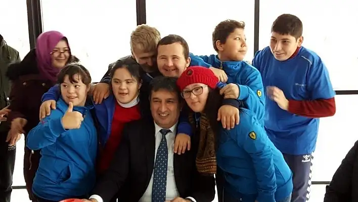 'Mutlu Çarşamba' projesiyle mutluluklarına ortak oldular
