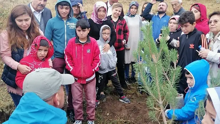 Mutlu Yüzler Projesi'nde ağaç dikme etkinliği yapıldı
