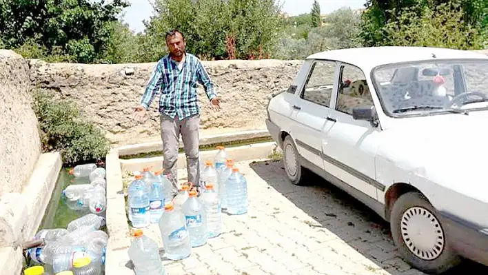 'Namaz için abdest alacak su bile bulamıyoruz'