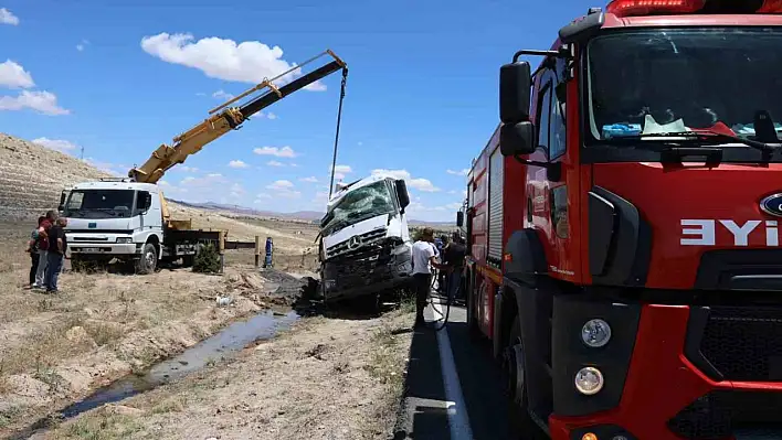 Nevşehir'de beton mikseri devrildi