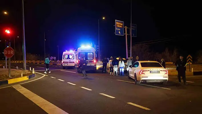 Kırmızı ışık ihlali kazaya neden oldu: 2 kişi yaralı