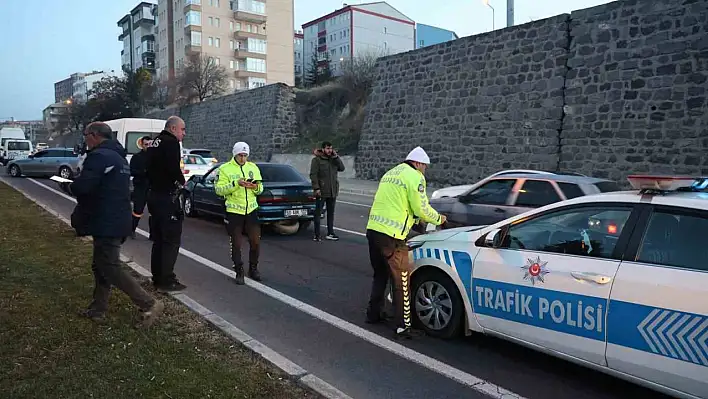 Nevşehir'de minibüs ile otomobil çarpıştı: 2 yaralı